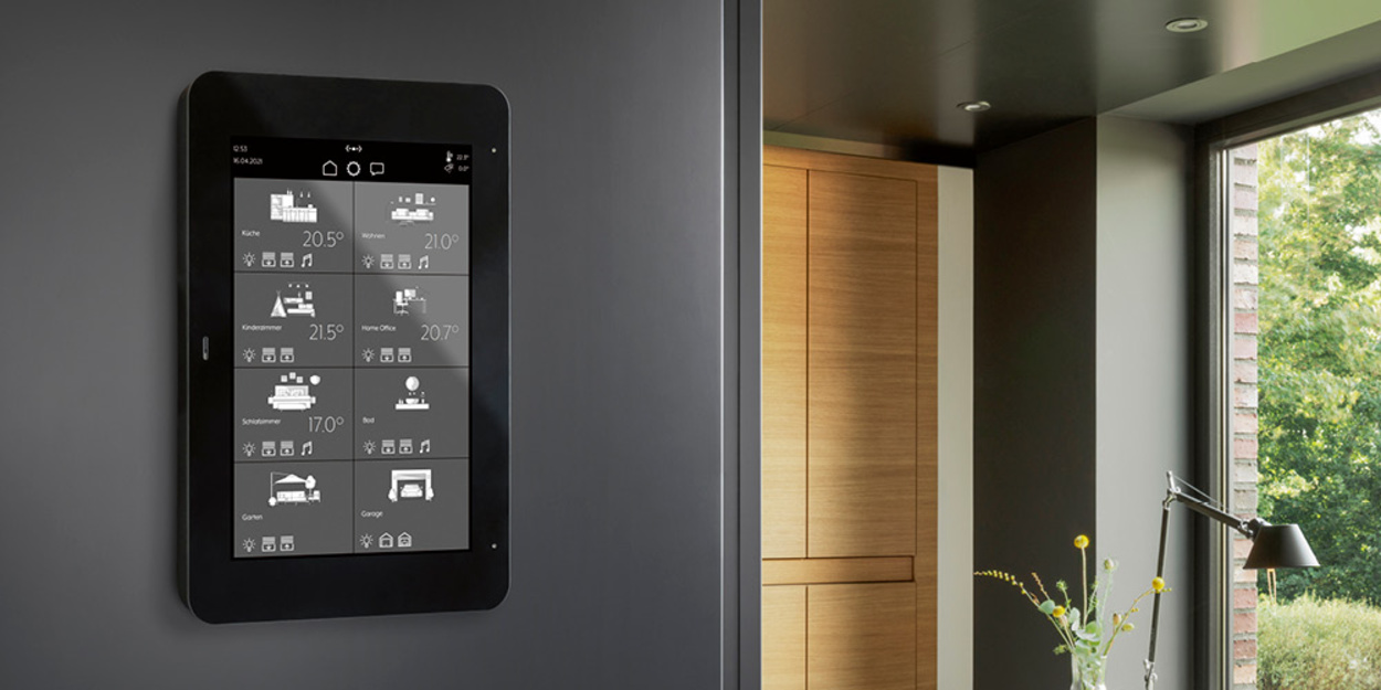 JUNG Smart Panel 8 bei Elektro-Montagen-Wohlfahrt in Pößneck