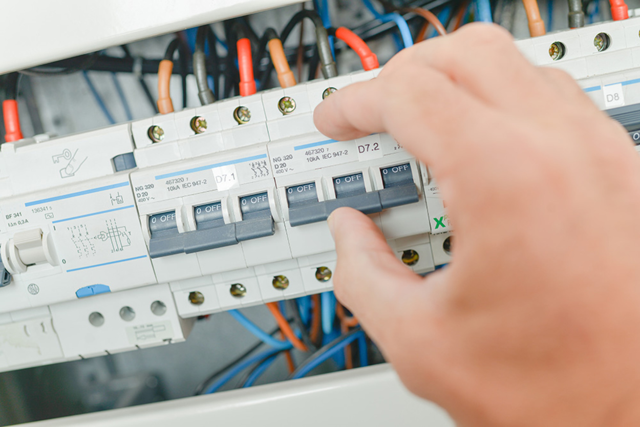 Schalt­schrank­bau bei Elektro-Montagen-Wohlfahrt in Pößneck