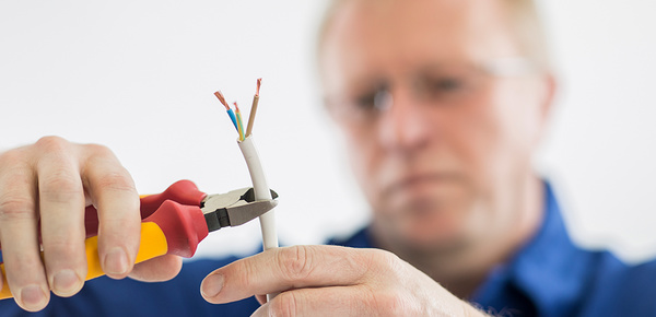 DGUV Vorschrift 3-Check bei Elektro-Montagen-Wohlfahrt in Pößneck